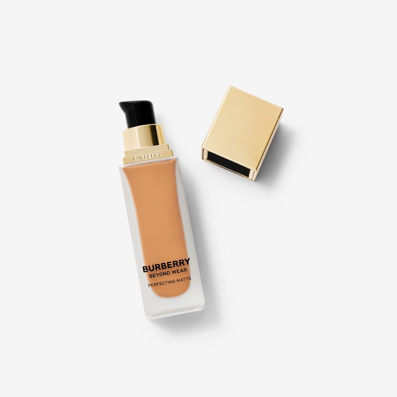 Beyond Wear Perfecting Matte Foundation  100 Medium-Deep Warm