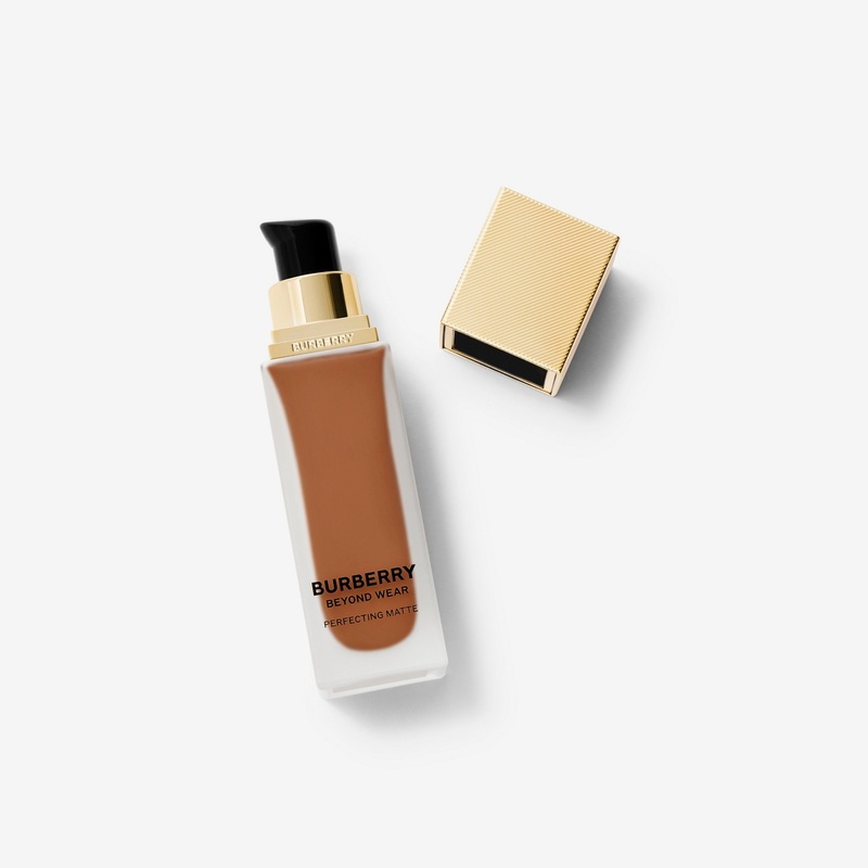 Beyond Wear Perfecting Matte Foundation  120 Deep Neutral