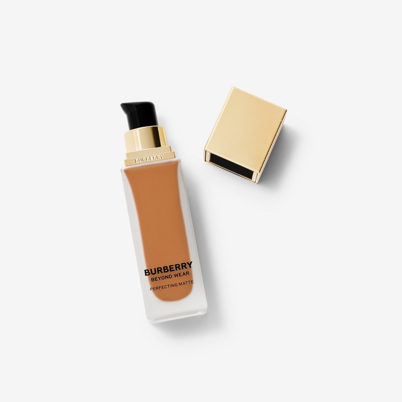 Beyond Wear Perfecting Matte Foundation  120 Deep Warm