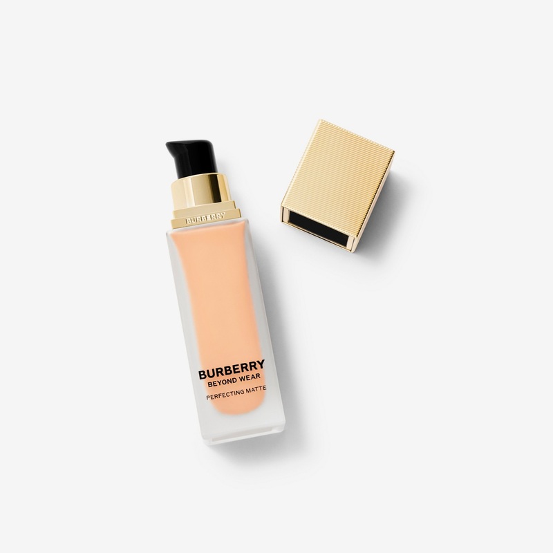 Beyond Wear Perfecting Matte Foundation  40 Light Cool
