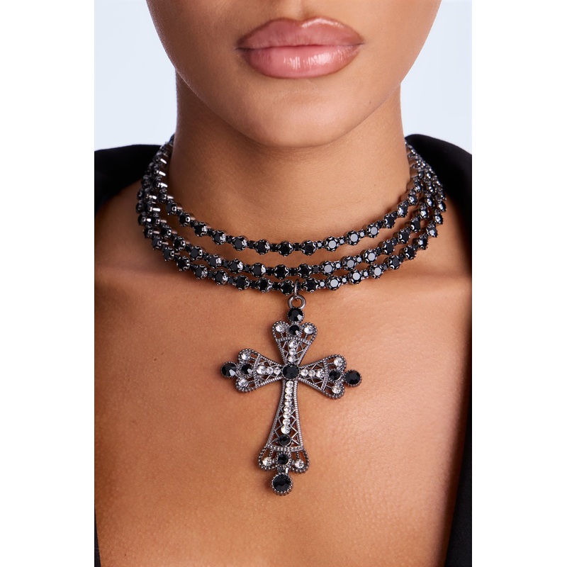 A Bit Sinful Pendant Choker Necklace – Black