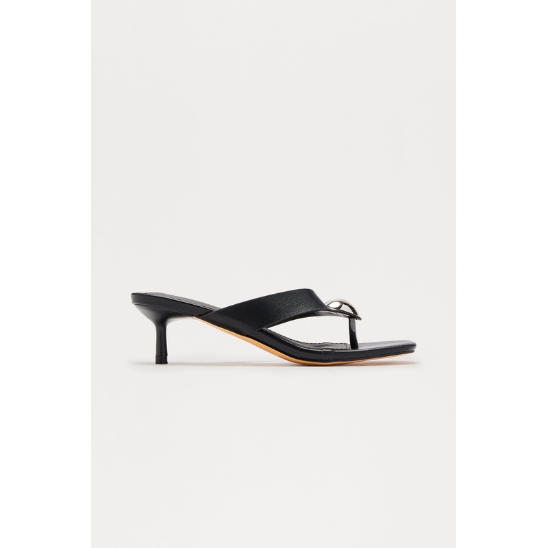 Taye Heart Thong Mules – Black