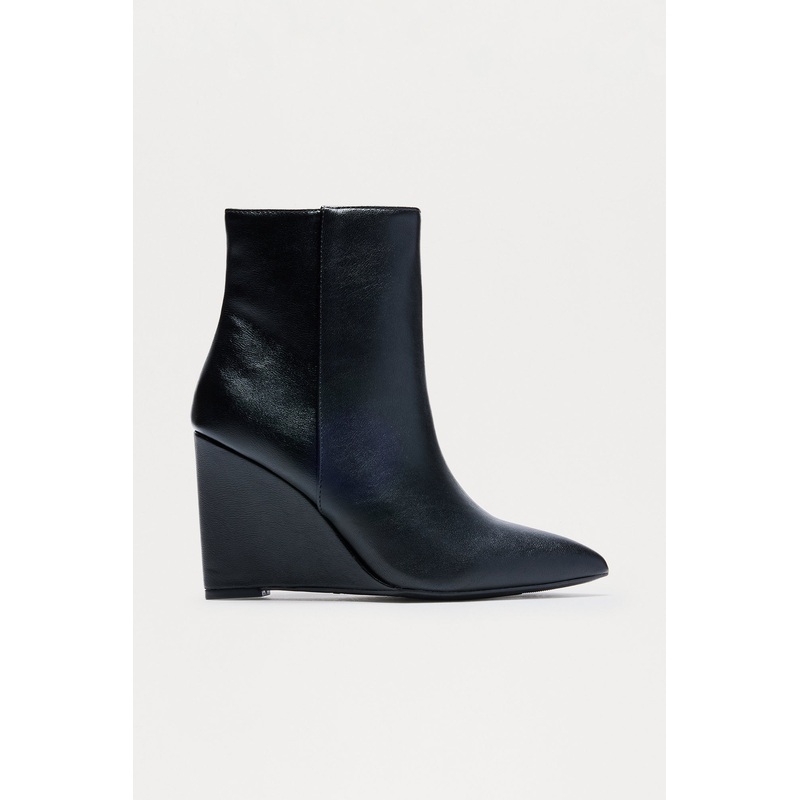 Wisconsin Wedge Booties – Black