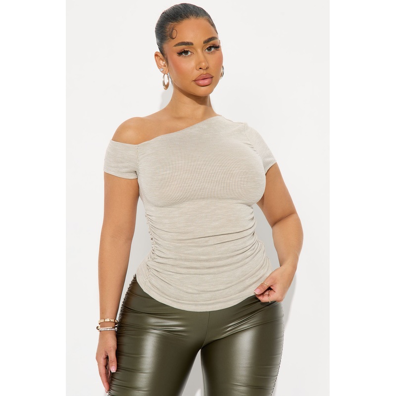 Cosmia Off Shoulder Ribbed Top – Sand