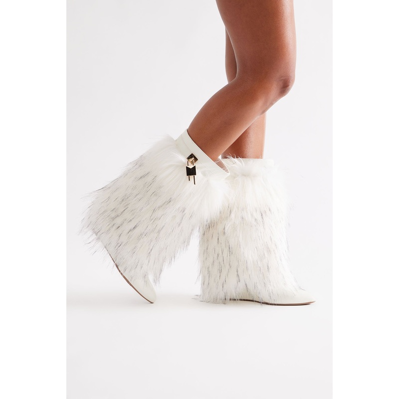 Windy Hardware Faux Fur Boots – White