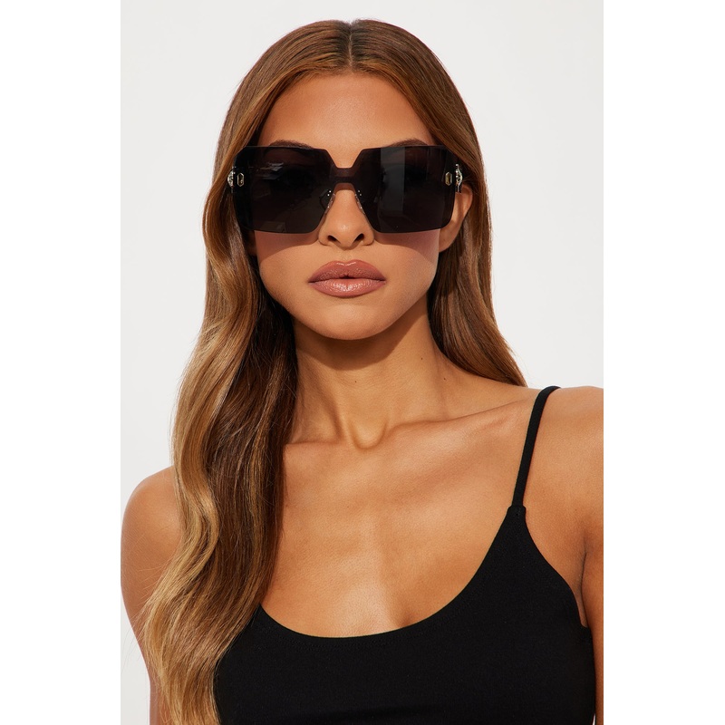 Feeling Alive Square Vacation Sunglasses – Black