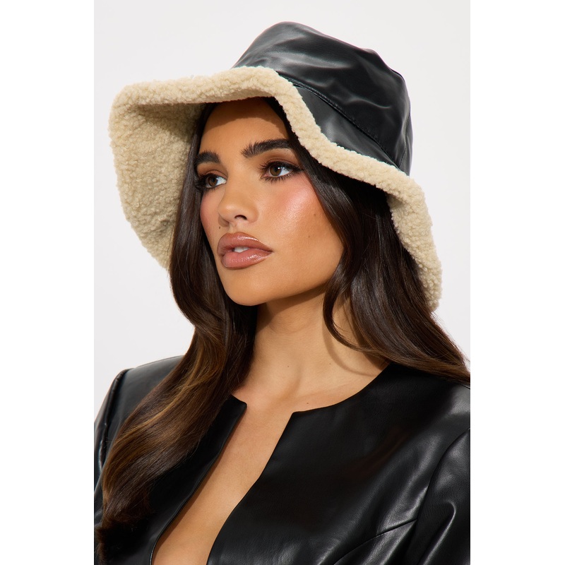 Chance Of Snow Bucket Hat – Black/White