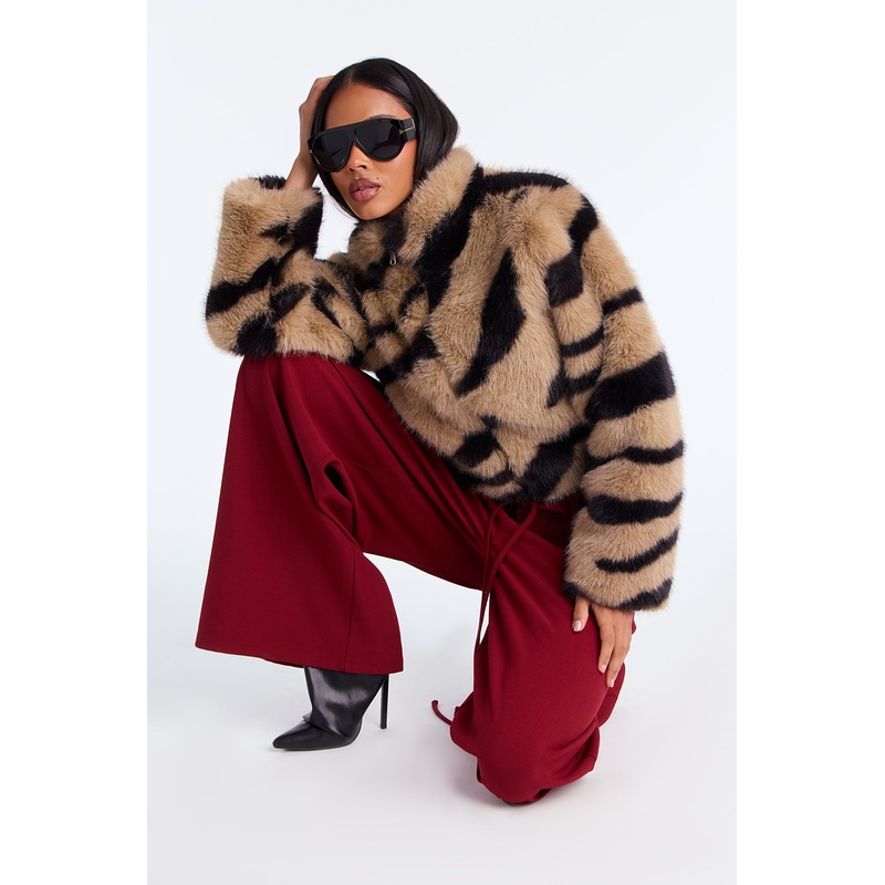 All Attention On Me Twill Rigid Wide Leg Pant 33 – Red