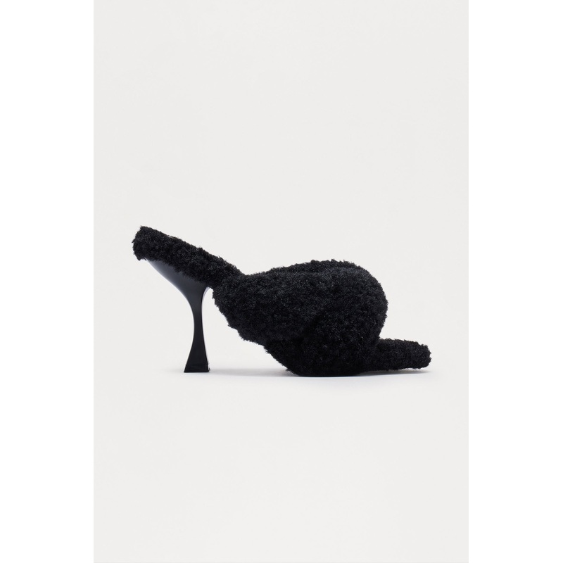 Unveil Knotted Sherpa Heels – Black