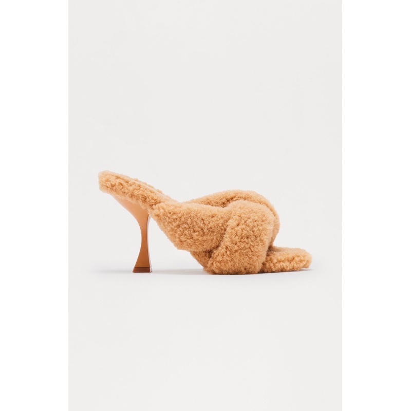 Unveil Knotted Sherpa Heels – Chestnut