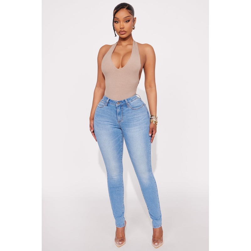 Sleek Fit Mid Rise Skinny Jean – Light Wash